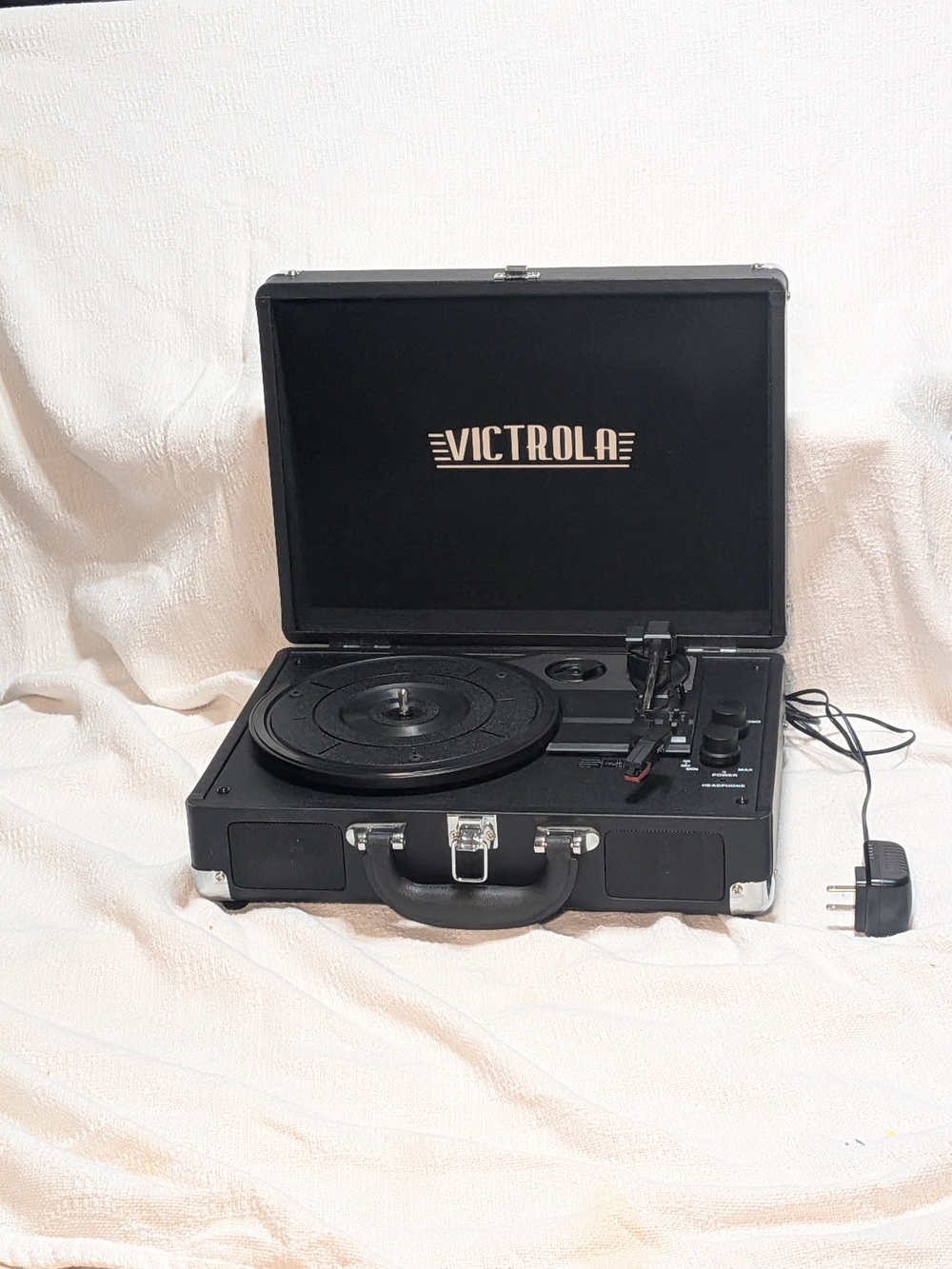 Victrola Journey Bluetooth Suitcase Record Player – Excellent Condition